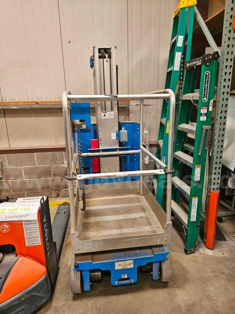 2013 Genie GR-20 Scissor Lift