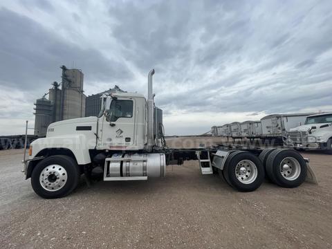 2018 Mack CU613 Semi Tractor