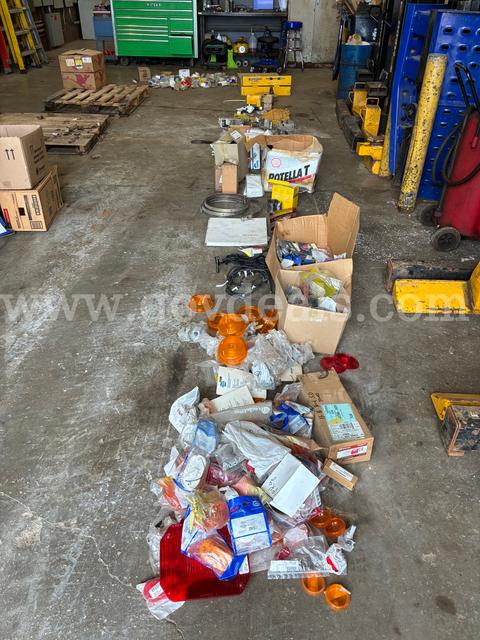 1 LOT (2 PALLETS) NEW / OLD STOCK PARTS