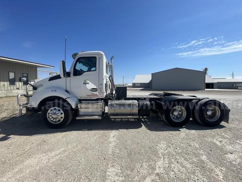 2023 Kenworth T880 Semi Tractor
