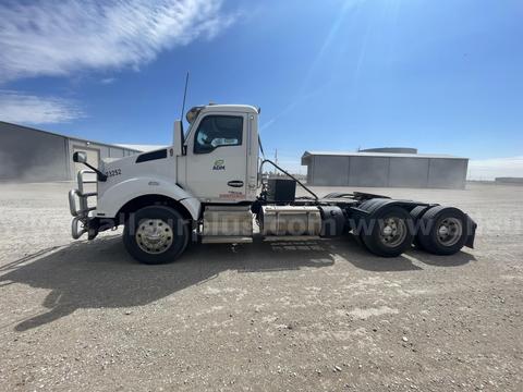 2023 Kenworth T880 Semi Tractor
