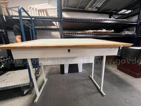 Alvin TM2248 Translucent Table