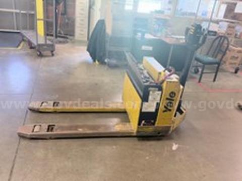 2002 Yale MPW045DAN12T2748 Electric Pallet Truck w/ Battery Charger