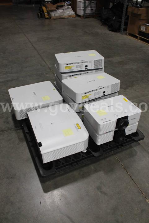 Lot of (8) Sony and (3) Epson Projectors Needs repaired