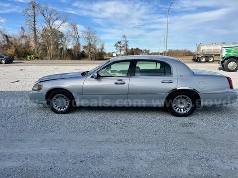 2001 Lincoln Town Car