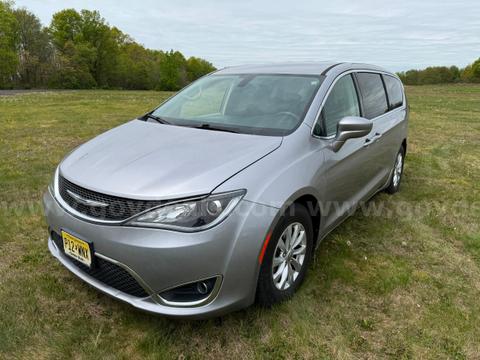 2018 Chrysler Pacifica Touring Plus Minivan