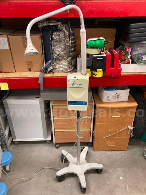 Datex Ohmeda Giraffe SPOT PT Lite Phototherapy System 6600-0845-800 on Rolling Stand
