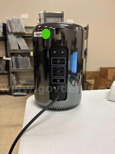 1x Apple Mac Pro 6,1 Xeon E5-1650 v2 16GB RAM Workstation Desktop No SSD Powers On