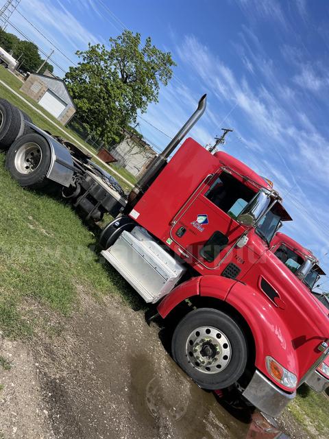 2012 Peterbilt 384 Semi-Truck