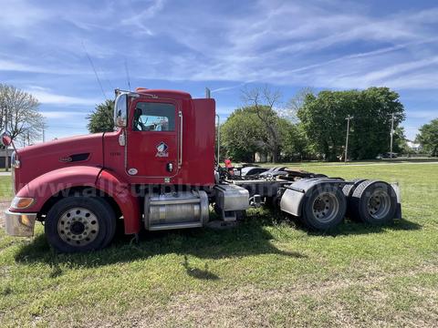 2012 Peterbilt 384 Semi-Truck