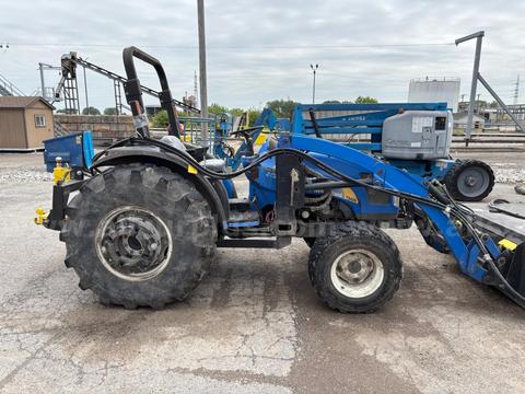 2007 New Holland T2420 Tractor