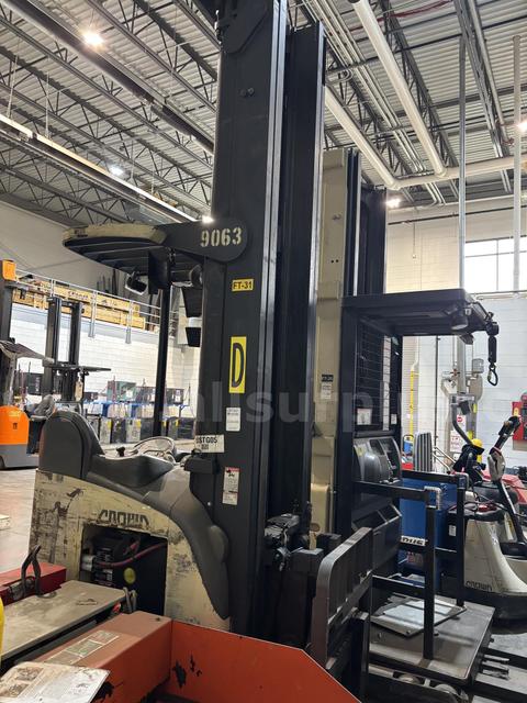 Crown RD 5000 Series Reach Truck