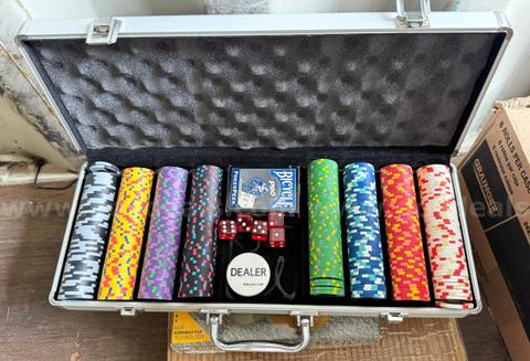Poker set in travel case- high quality set!