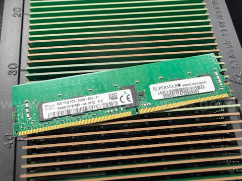 Lot of 168x 8GB DDR4-2400 RDIMM Server Memory SK hynix Micron Crucial PC4-2400T 1Rx8