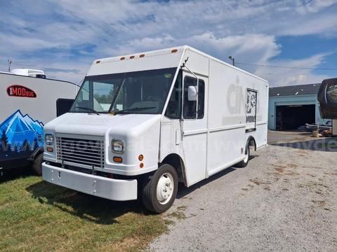 2005 Freightliner MT45 Chassis
