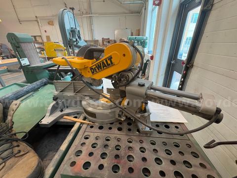 12" DeWalt Sliding Compound Mitre Saw