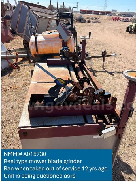 Reel type mower blade grinder