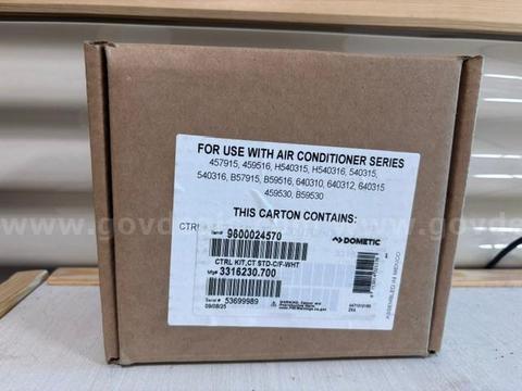 Dometic 26-9431 Single Zone Wall Thermostat β Cool/Furnace β Programmable β 12V DC β New In Box S/H