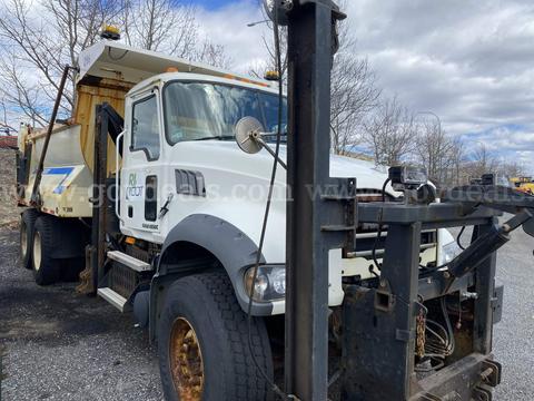 2010 Mack GU713