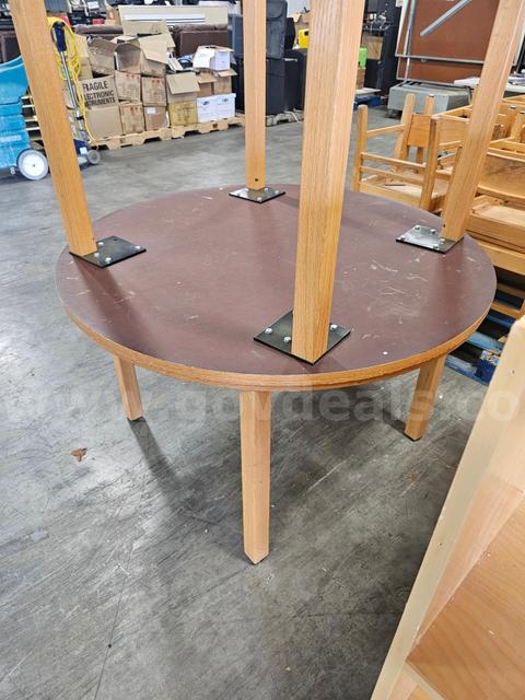 (2) ROUND TABLES (4FT ROUND)