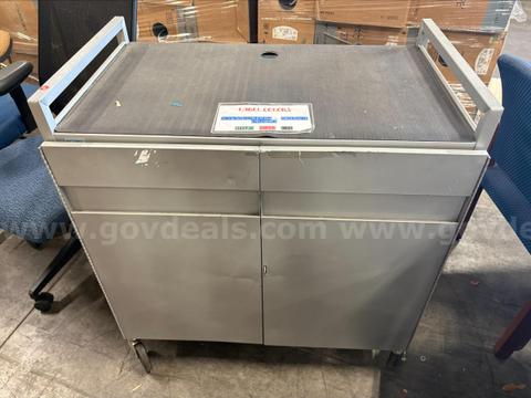 ROLLING METAL CART (40IN H X 36IN W X 21IN D)