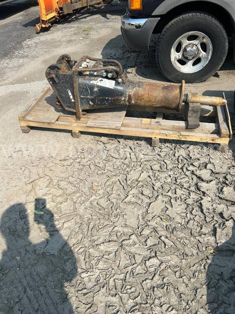 Bobcat Hydraulic hammer with Nail point