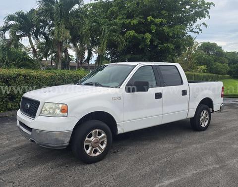 2005 Ford F-150 XLT SuperCrew 2WD