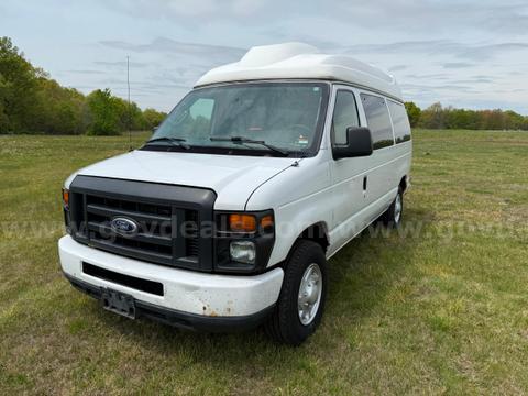 2014 Ford Econoline E-250 SD Passenger Van- ADA