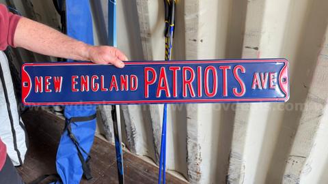 New England Patriots sign