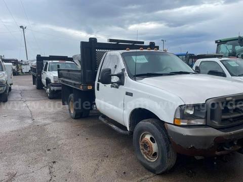 2002 Ford F-350 SD XL 4WD DRW & 2015 BUYERS SALTDOGG SPREADER BU1400