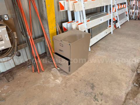 1 LOT OF 5 METAL FILING CABINETS