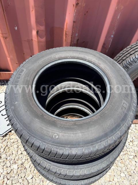 4 Michelin tires LT245/75R17