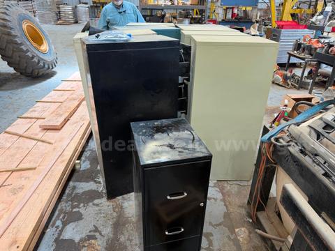 1 LOT 0R 9 METAL FILING CABINETS
