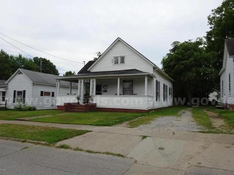 Attention Investors: 2-Bed Fixer on Corner Lot in Harrisburg IL β Great Rental or Flip Potential Near Downtown