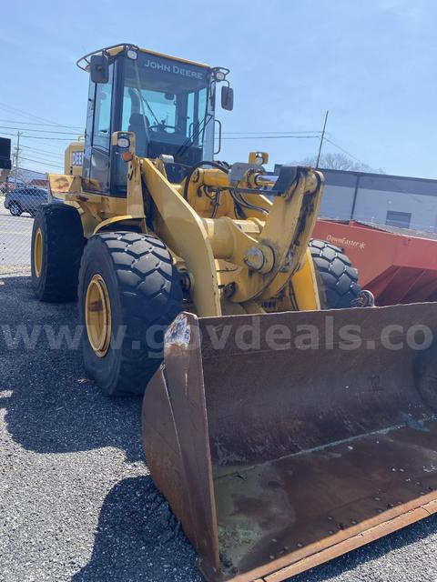 John Deere bucket loader