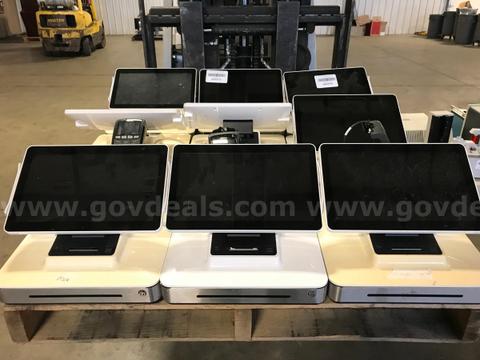 LOT OF ELO ELECTRONIC CASH REGISTERS AND INGENICO IPP350 ON A PALLET.