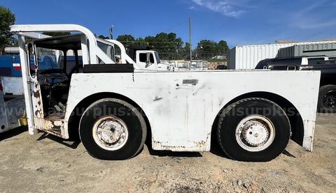 FMC/Jetline B500 is a heavy-duty aircraft pushback tractor
