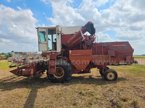 IH 715 Combine