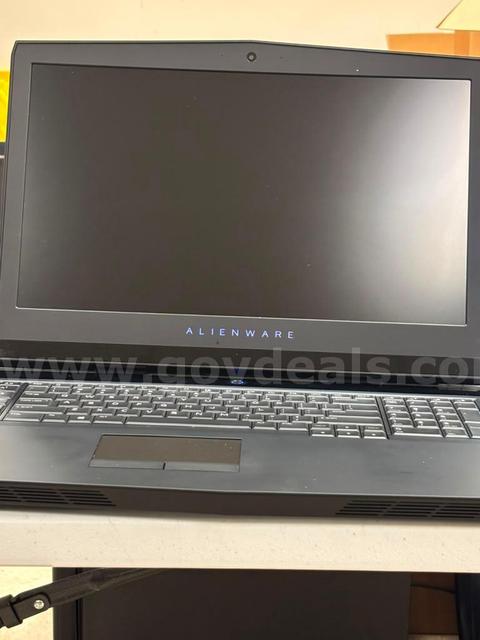 Alienware 17 R4 Gaming Laptop 17.3" QHD i7-7700HQ 32GB RAM GTX 1080 256GB SSD + 1TB HDD FOR PARTS/REPAIR
