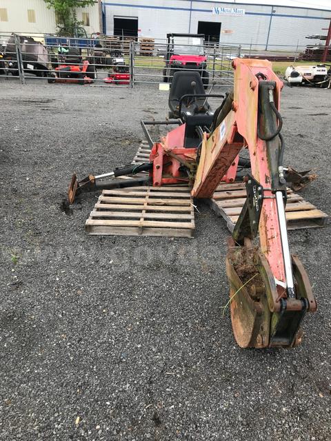 BACKHOE BH9000 ATTACHMENT FOR TRACTOR.