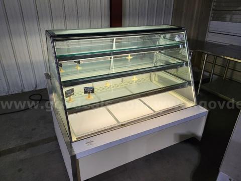 PASTRY DISPLAY