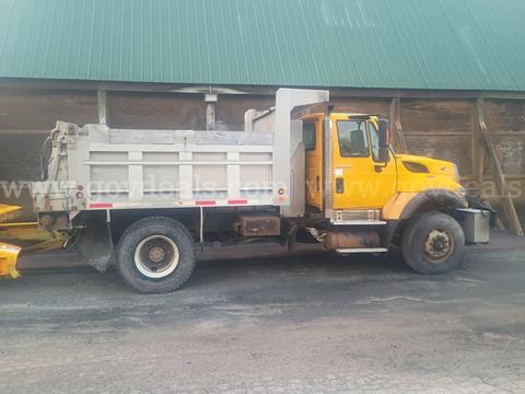 2010 International 7400 Conventional Cab Dump Truck w/ Flink Spreader