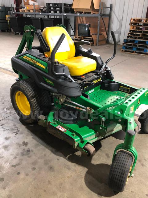JOHN DEERE ZERO TURN COMMERCIAL MOWER