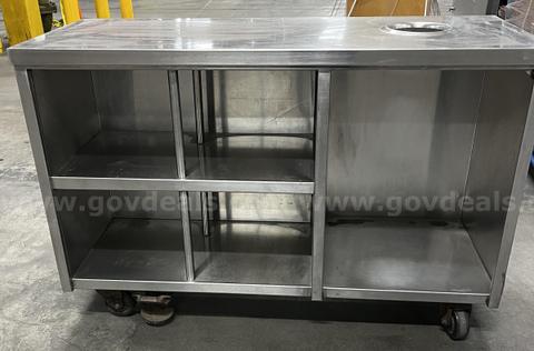 **** COMMERCIAL KITCHEN STAINLESS STEEL MOBILE WORKSTATION-PREP TABLE **** (I)