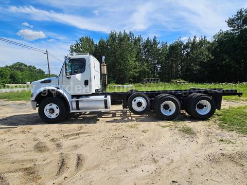 2006 Freightliner M2 112 triaxle, heavy spec cab and chassis