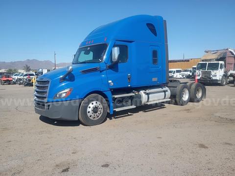 2020 Freightliner Cascadia 126 Semi-Truck Tractor