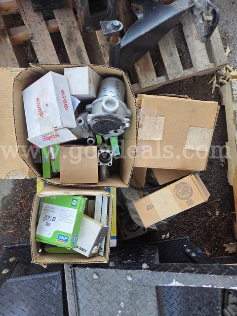 Pallet of misc. vehicle parts (wheel seals, wheel bearing hubs, etc.)