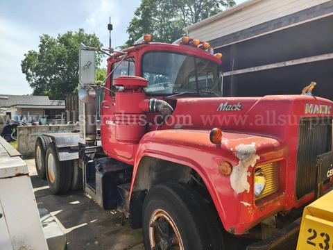 1974 Mack RD685 T/A Truck Tractor