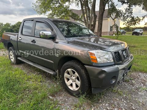 2004 Nissan Titan XE Crew Cab 4WD