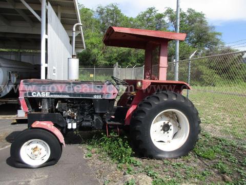 CASE TRACTOR MODEL 885